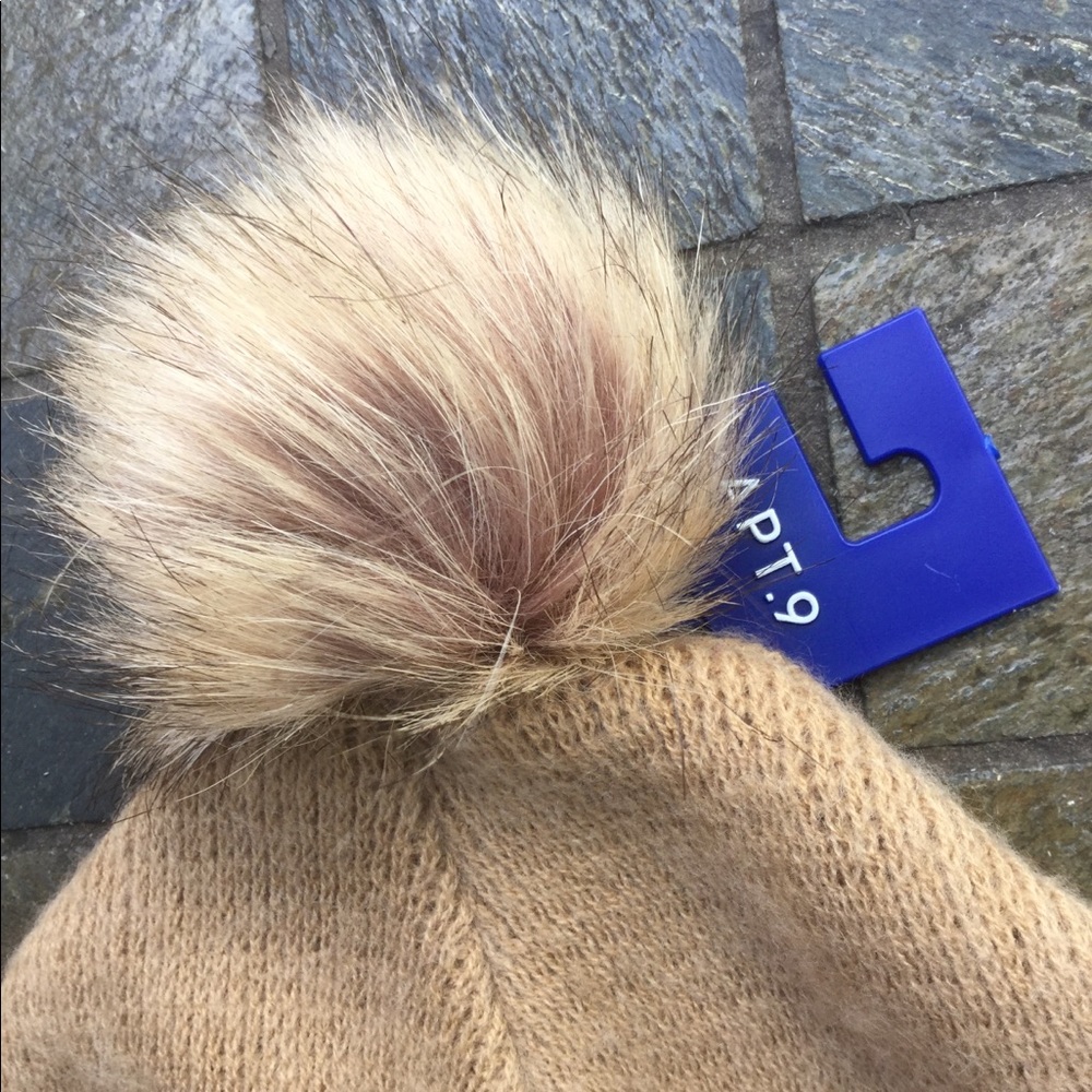 Apt.9 Hat w/Pom Pom